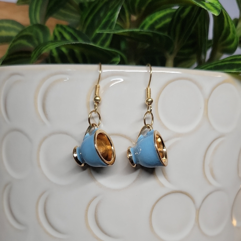 🔥LAST PAIR🔥 Cottagecore Blue Teacup Earrings - Picture 6 of 6